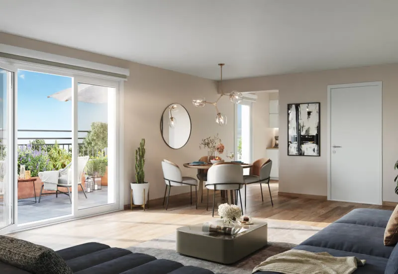 Le séjour d’un appartement : canapé, coin repas et porte-fenêtre ouverte sur une terrasse fleurie (illustration non contractuelle)